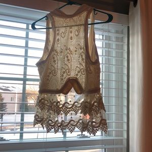 White lace vest Gimmicks by BKE- medium
